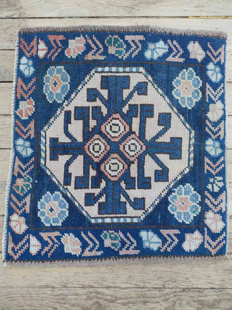 Vintage Accent Rugs Woven Kin Home Tiny No. 191